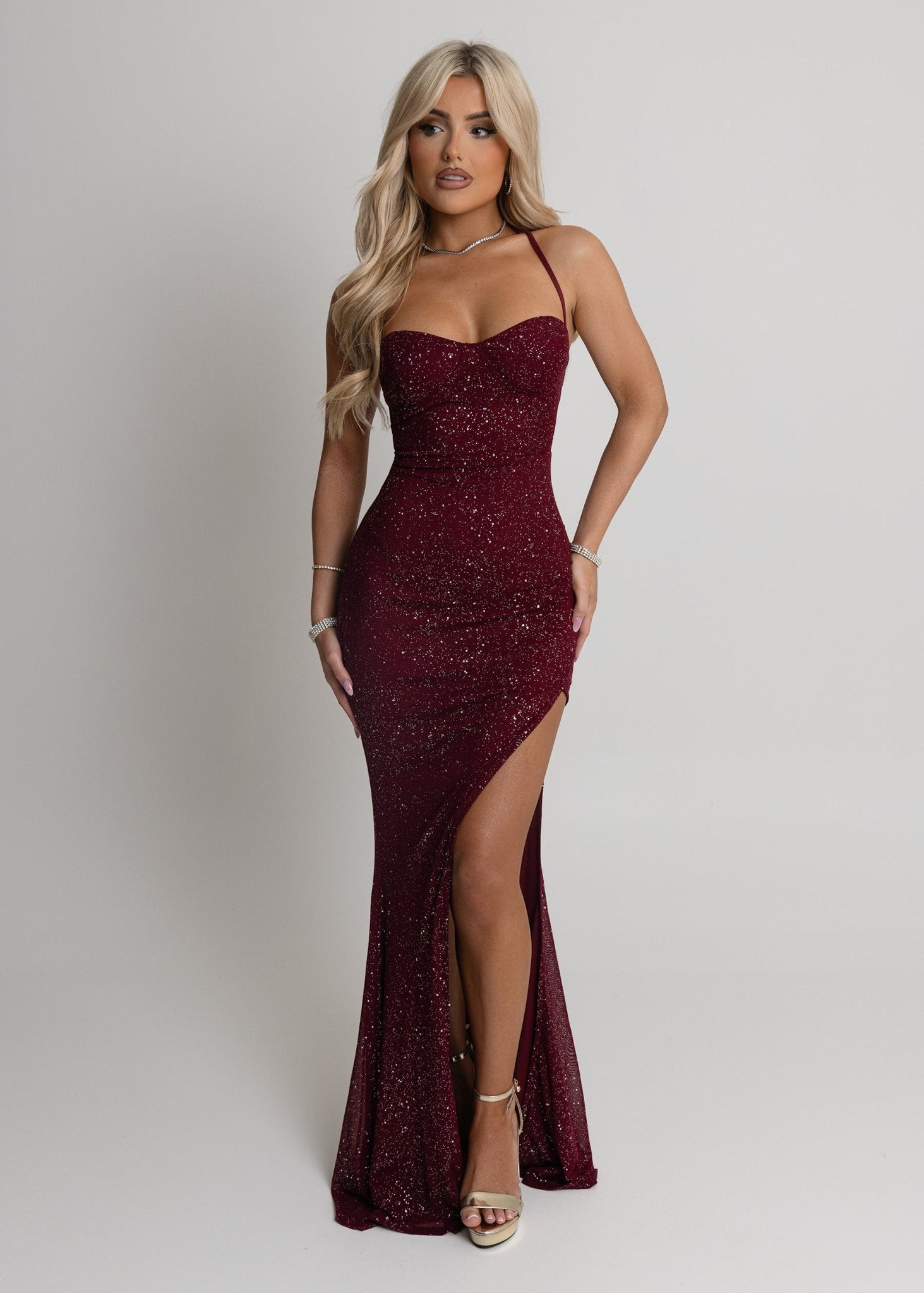 In The Spotlight Maxi Dress - Elegant Burgundy | DressMeZee Dressmezee In The Spotlight Maxi Dress - Elegant Burgundy | DressMeZee Dressmezee