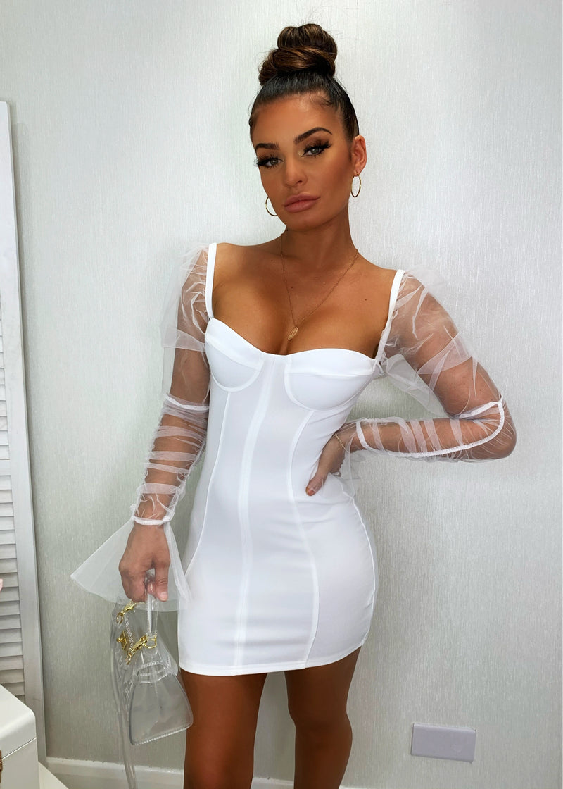 Transparentes, figurbetontes Attack-Kleid mit Puffärmeln – Weiß